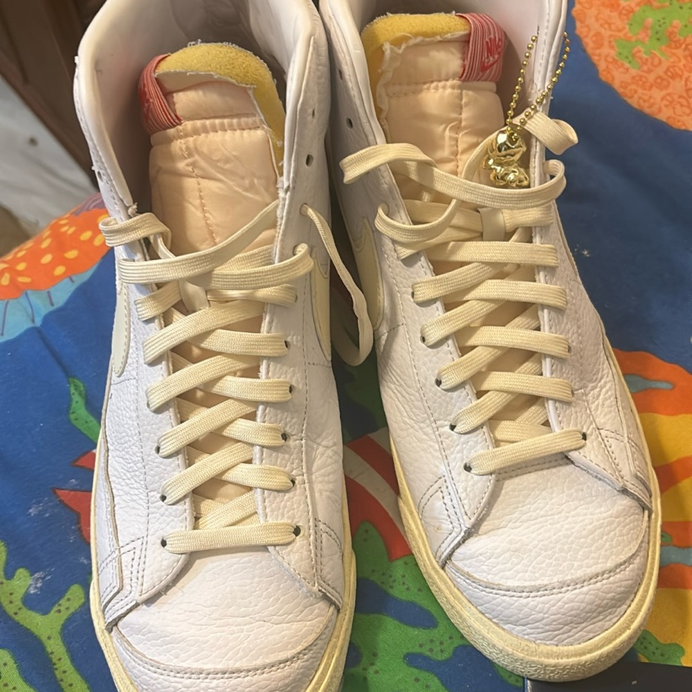 Popcorn Nike’s size 12